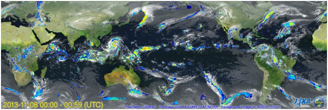 Глобальная карта осадков (GSMaP) в 00:00 (время в формате UTC) 8 ноября 2013 года разрушительный ураган Хайян приближается к Филиппинам.