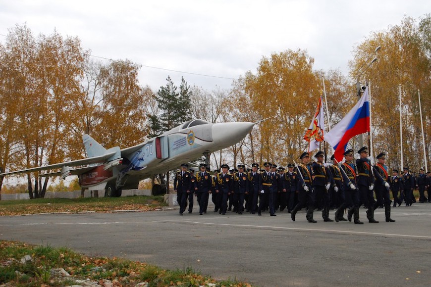 Источник: Челябинское высшее военное авиационное Краснознаменное училище штурманов