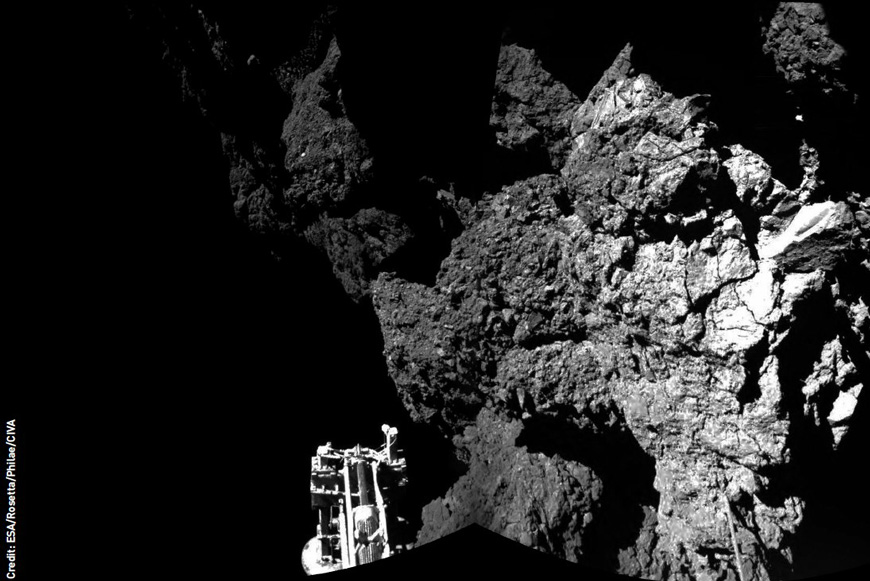 Первое панорамное изображение, сделанное Philae, когда он, наконец, приземлился на поверхности кометы