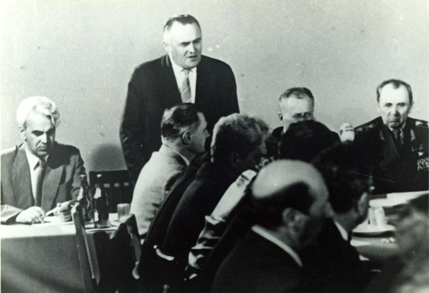 Заседание госкомиссии на космодроме Байконур (фото из фондов Музея космонавтики)