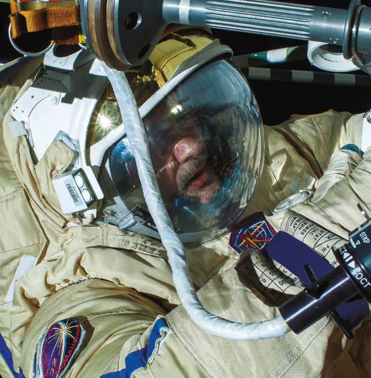 За пределами МКС – внекорабельная деятельность космонавта Павла Виноградова