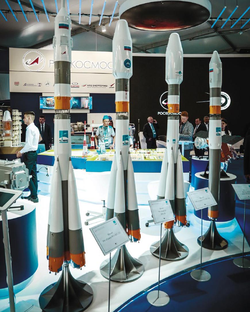 Модели ракетно-космических станций «Прогресс» в павильоне Роскосмоса