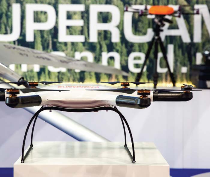 Мультикоптер Supercam X6-M2 компании Unmanned. Его отличительная способность – возможность выхода на точку посадки по анализу изображения, получаемого с видеокамеры